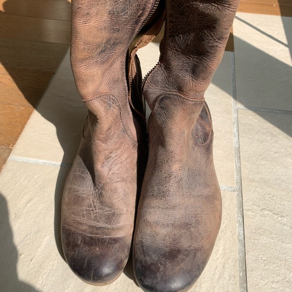 John Fleuvog size 8 Leather boots. Worn twice. Excellent for fall season - Picture 3 of 7